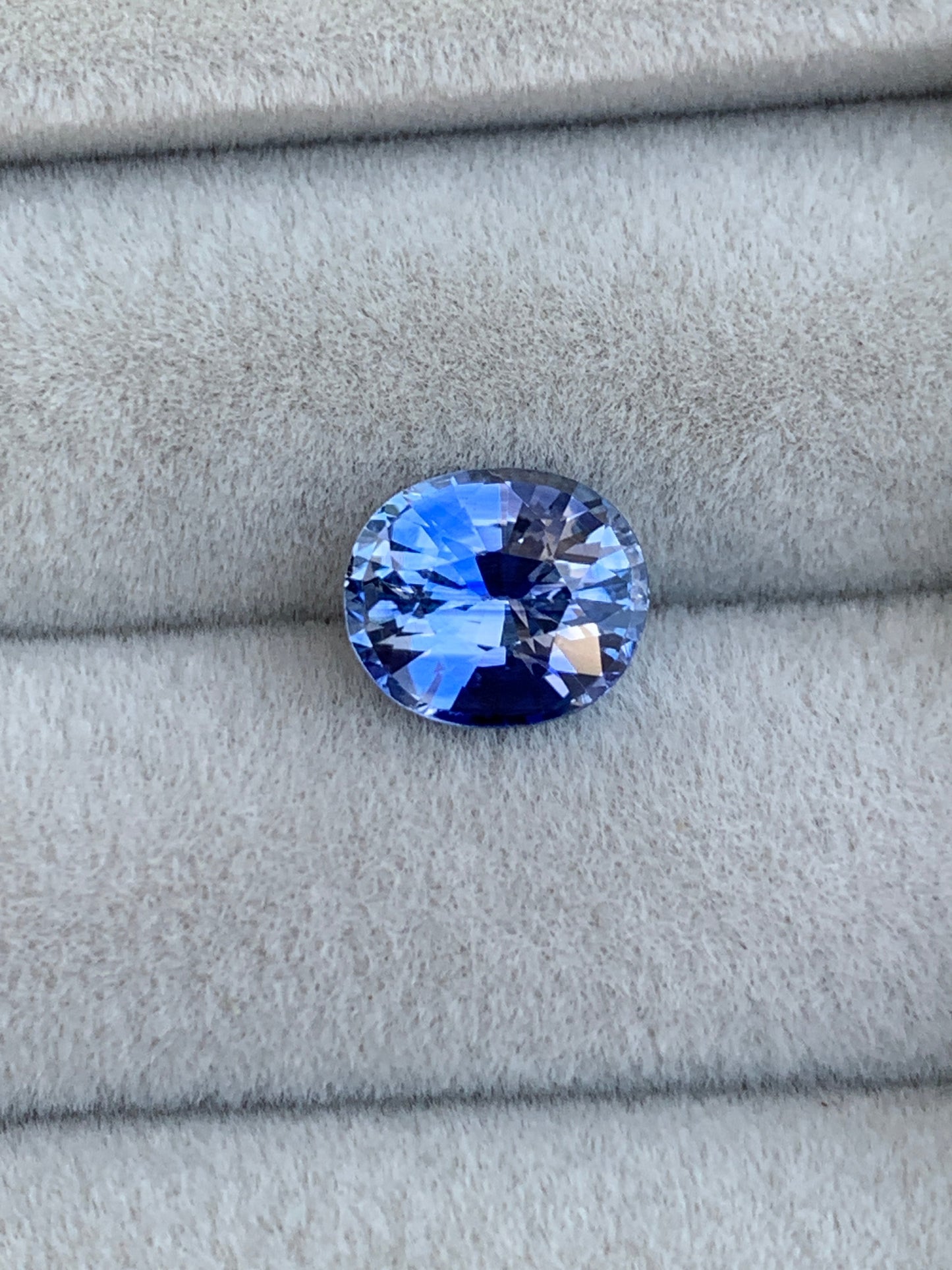 Saphir bleu • 2,1ct Bonnot Paris