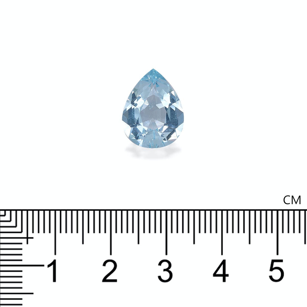 La Bonnot Paris Aigue-Marine · 4,83 ct, une pierre précieuse en forme de poire qui respire la sophistication et l'attrait, repose élégamment sur une surface blanche au-dessus d'une règle centimétrique mesurant jusqu'à 5 cm, la gemme mesurant environ 1 cm de hauteur.