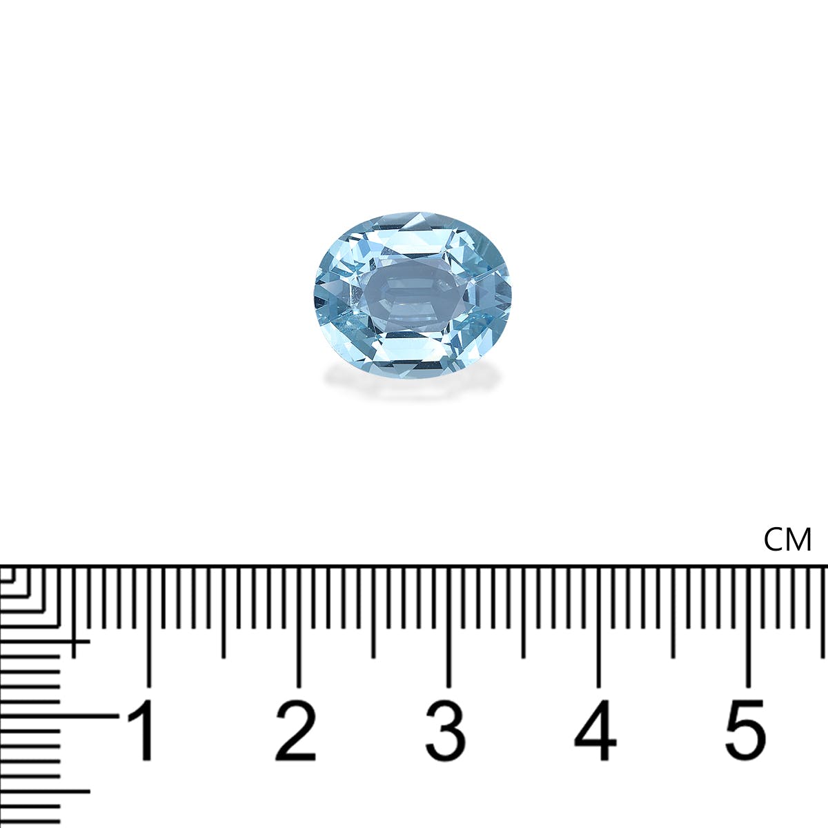 La pierre précieuse taille ovale Bonnot Paris Aigue-Marine · 5,58 ct est élégamment présentée sur un fond blanc au-dessus d'une règle graduée en centimètres, soulignant sa taille.