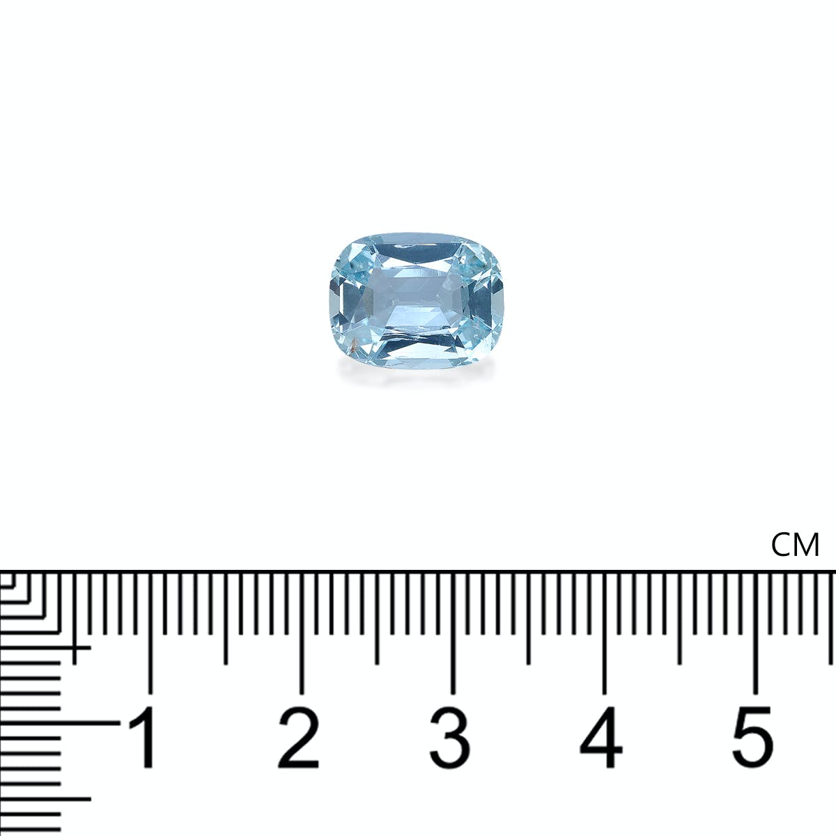 La pierre précieuse Bonnot Paris Aigue-Marine · 4,16 ct, avec sa taille coussin et son allure romantique, est présentée au-dessus d'une règle centimétrique au repère de 2,5 cm sur un fond blanc, soulignant son élégance et sa douceur.