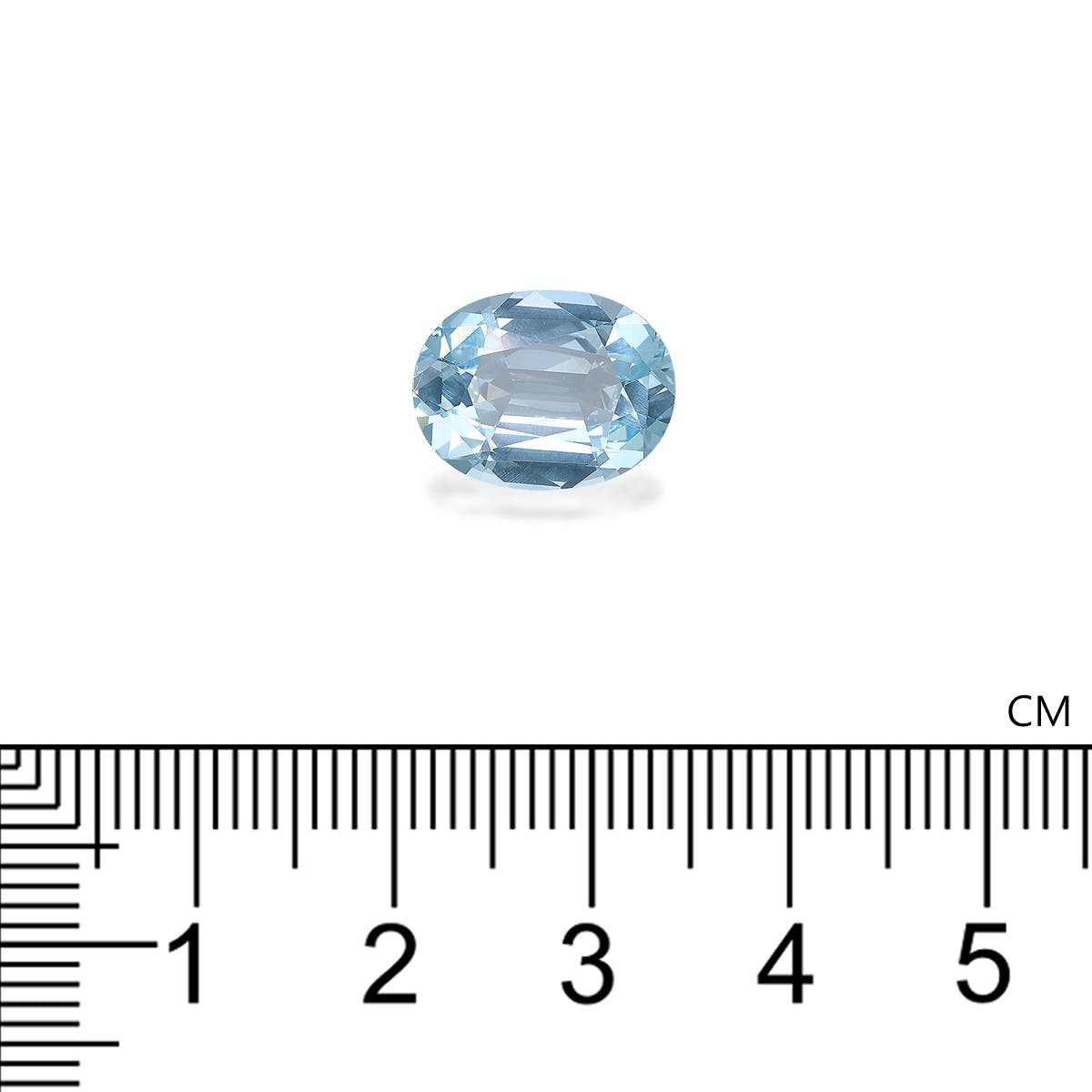Une Aigue-Marine bleu clair de forme ovale de 4,46 ct de Bonnot Paris repose élégamment sur un fond blanc. En dessous, une règle graduée de 0 à 6 indique la taille de la pierre par rapport à l'échelle, soit environ 1 cm de longueur.
