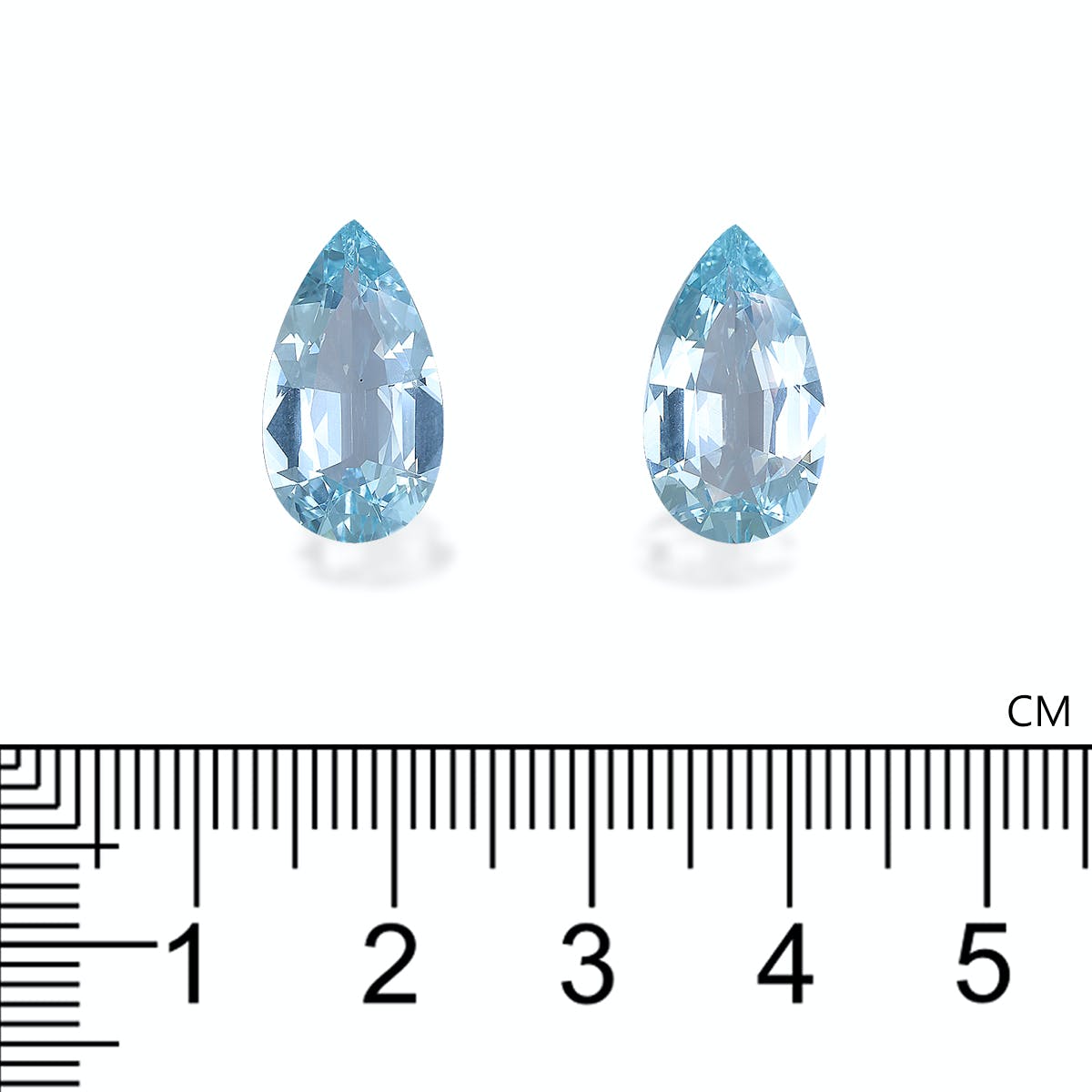 Deux pierres précieuses Aigue-Marine en forme de poire · 7,58 ct de Bonnot Paris sont placées côte à côte sur un fond blanc avec une règle en dessous indiquant l'échelle en centimètres de 1 à 5.