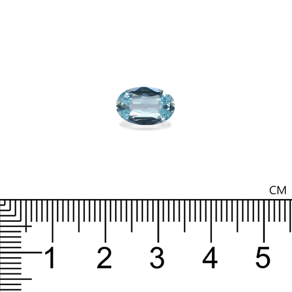 Une Aigue-Marine de 1,75 carat de Bonnot Paris, d'une teinte bleu clair éblouissante, repose sur un fond blanc à côté d'une règle centimétrique pour l'échelle.