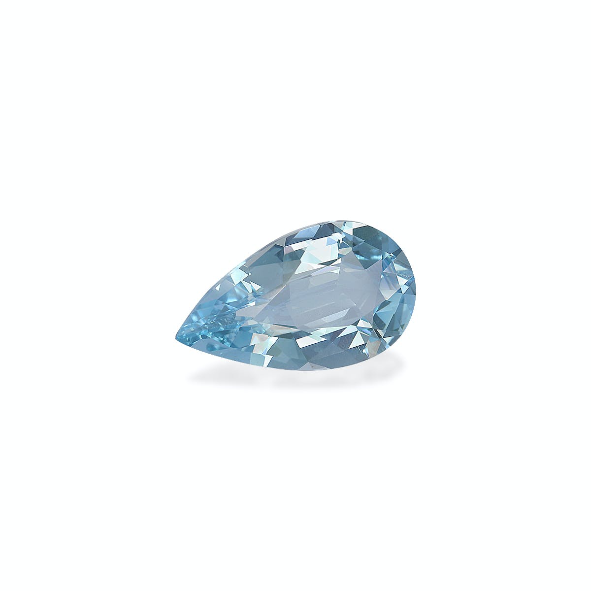 L'Aigue-Marine 4,22 ct de Bonnot Paris présente une pierre précieuse en forme de larme bleu sarcelle étincelante sur un fond neutre, finement facettée pour mettre en valeur des reflets brillants et un dégradé de couleurs délicat.