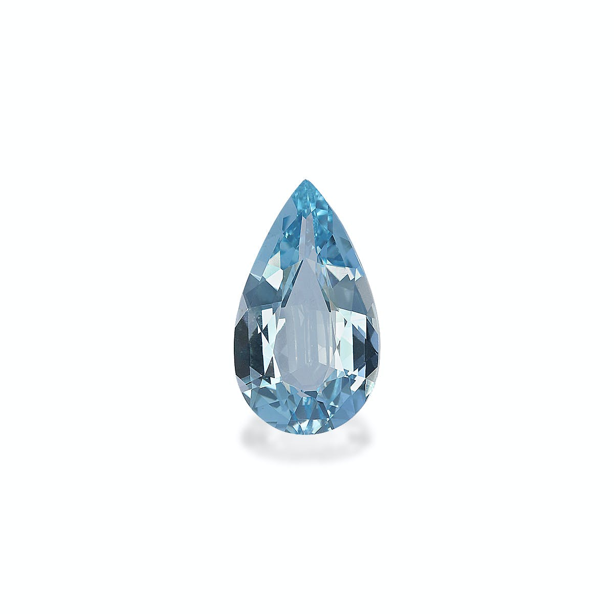 La Bonnot Paris Aigue-Marine · 4,22 ct captive par sa beauté bleue en forme de poire, scintillant brillamment sur un fond blanc uni et mettant en valeur ses superbes facettes.