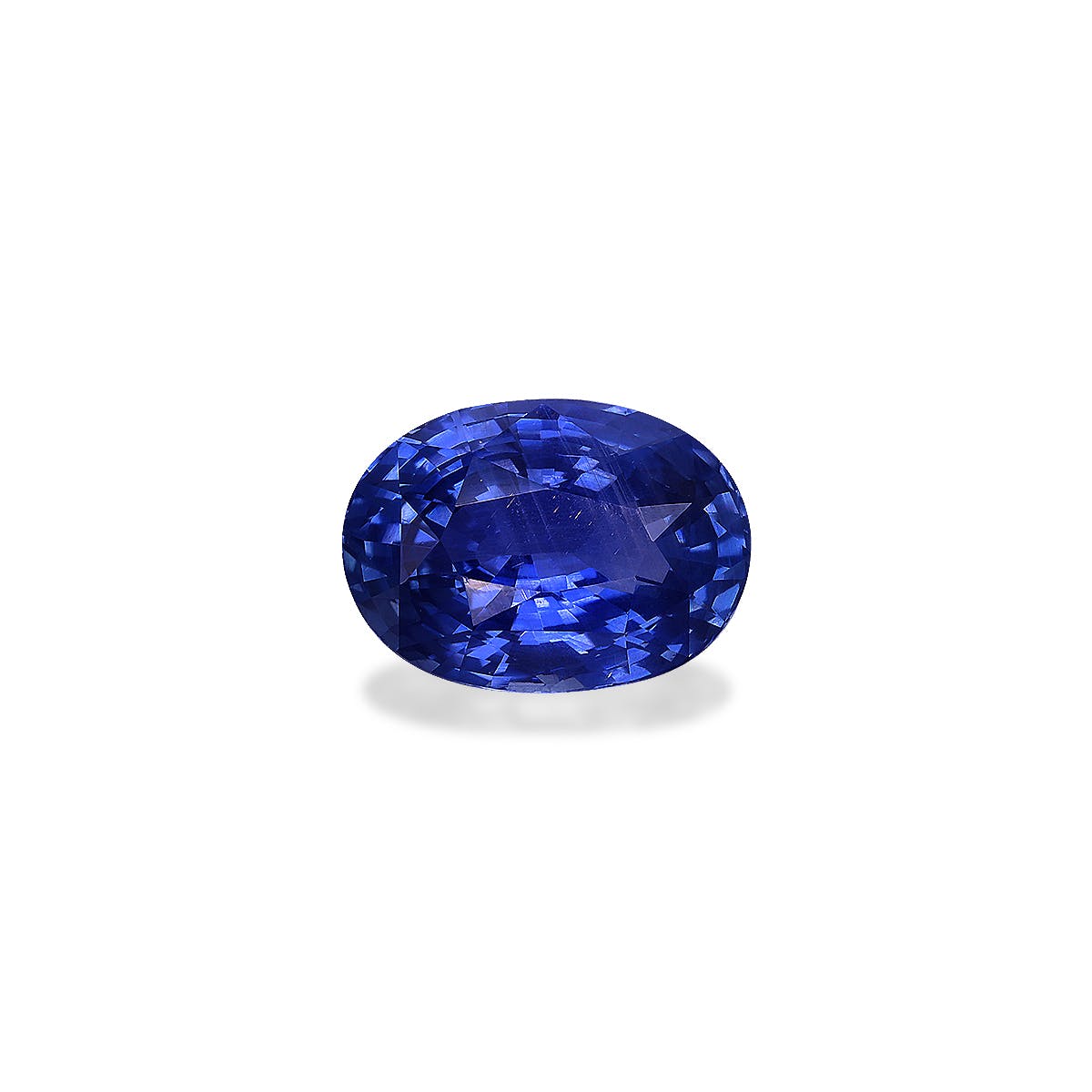 Le saphir bleu Bonnot Paris « Saphir Bleu · 3,22 ct » est un saphir bleu ovale facetté aux reflets bleu profond. Présenté sur un fond blanc, il met en valeur sa clarté et son éclat.