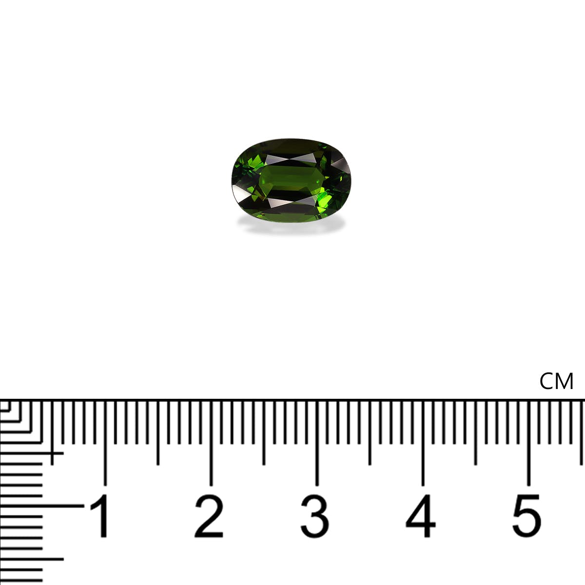 Une Tourmaline Chrome vert foncé de forme ovale (3,04 ct) de Bonnot Paris est présentée sur un fond blanc, positionnée au-dessus d'une règle graduée en centimètres.