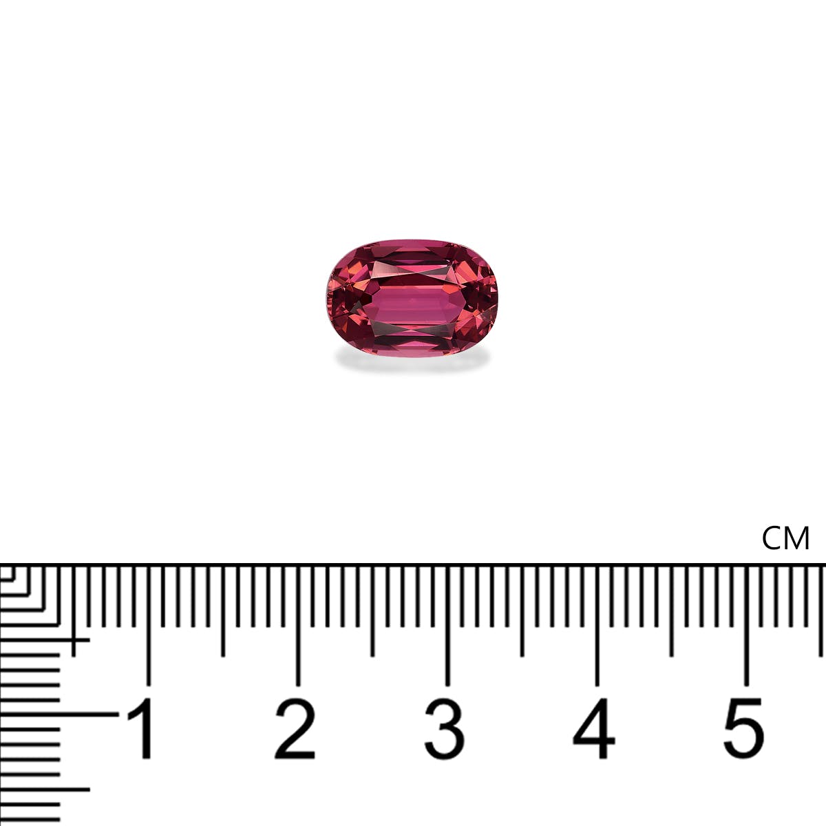 La Tourmaline Rose Bonnot Paris, une pierre précieuse rose taille ovale de 3,9 carats, est présentée à côté d'une règle centimétrique marquée de 1 à 5.