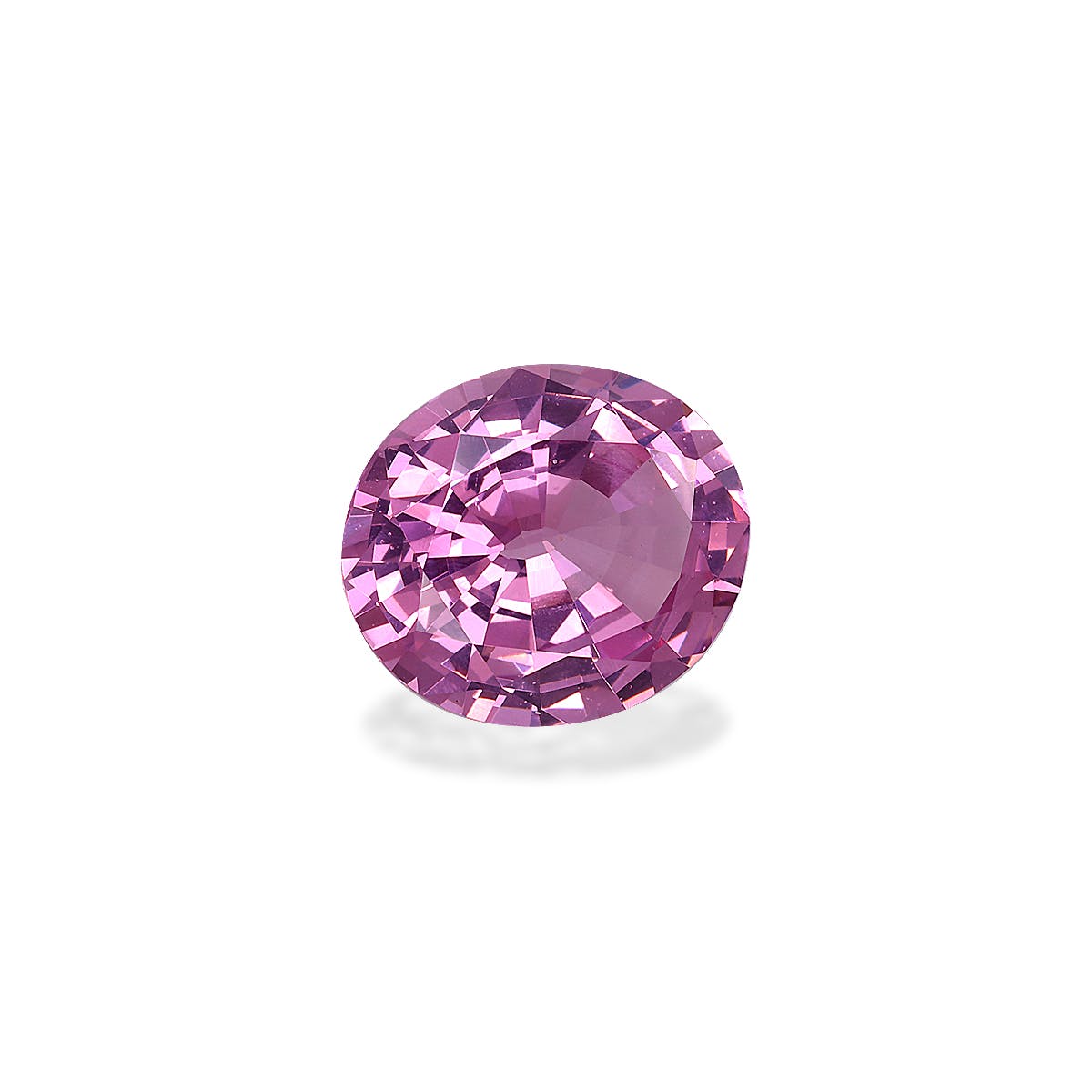 Le spinelle rose Bonnot Paris, 3,93 ct, est une pierre précieuse de taille ronde avec une forme symétrique et de nombreuses facettes qui créent une apparence étincelante sur un fond blanc uni.
