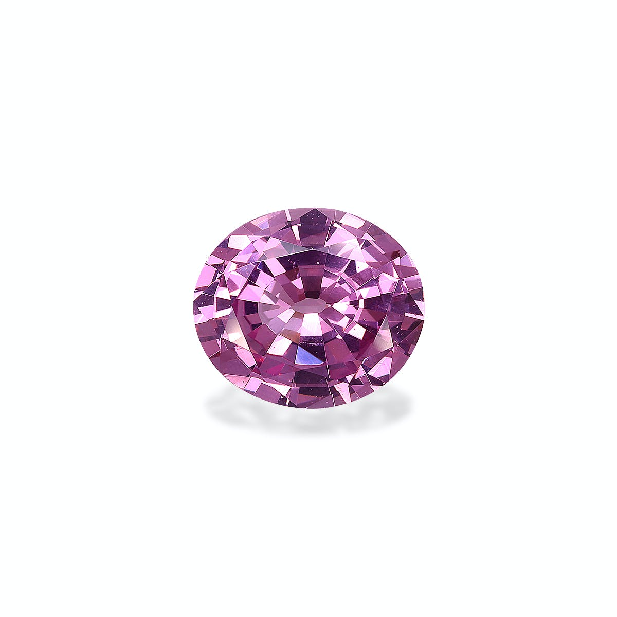 Le spinelle rose de 3,93 carats de Bonnot Paris est une pierre précieuse ronde et facettée aux tailles complexes qui reflètent magnifiquement la lumière. Placée sur un fond uni et clair, sa couleur rose éclatante et sa clarté sont mises en valeur de manière saisissante.