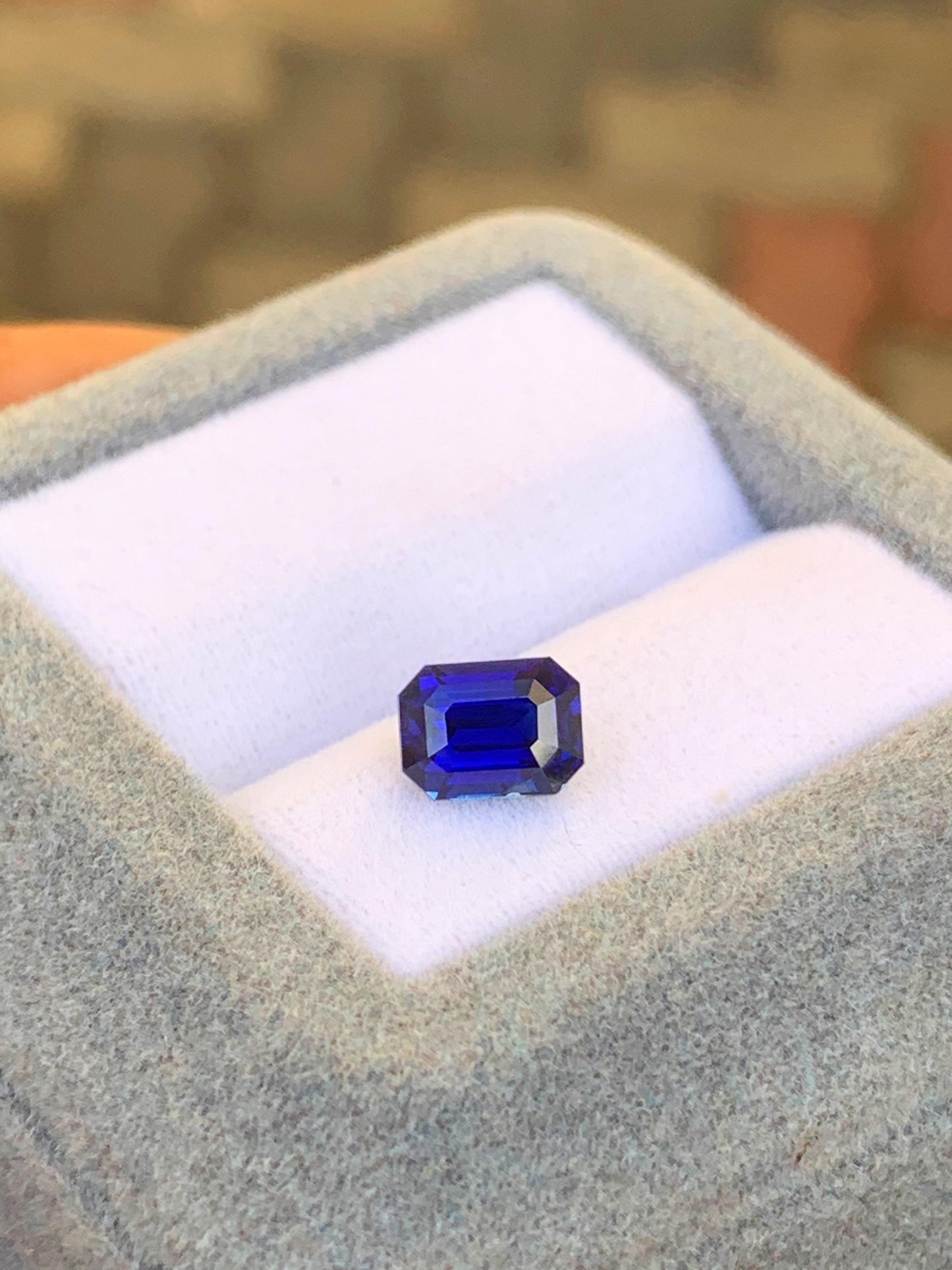 Saphir bleu royal de Madagascar