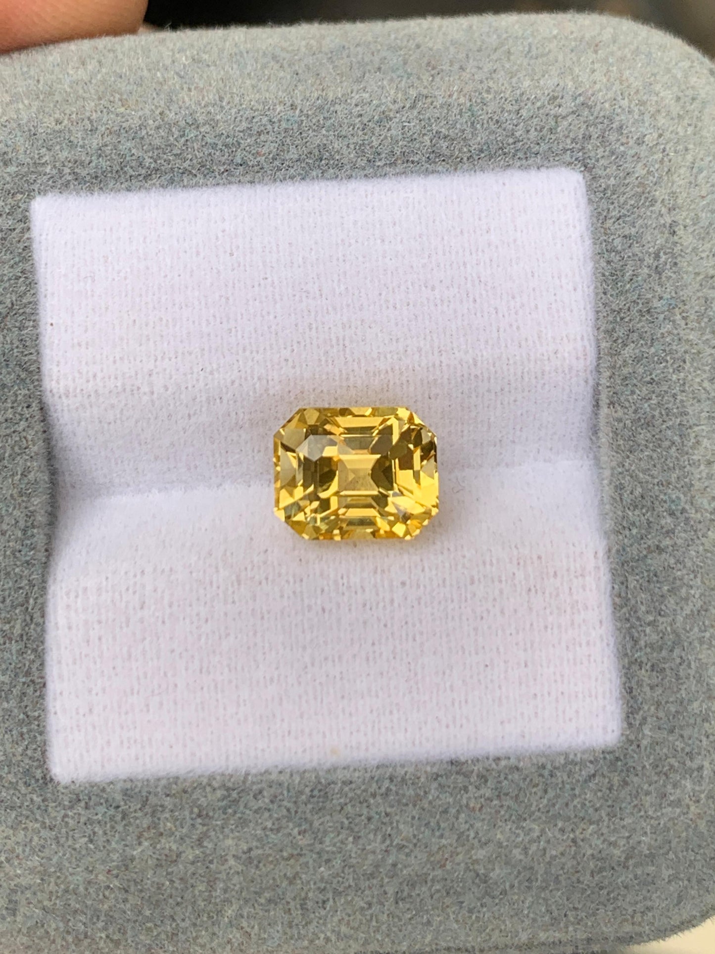 Saphir jaune du Sri Lanka