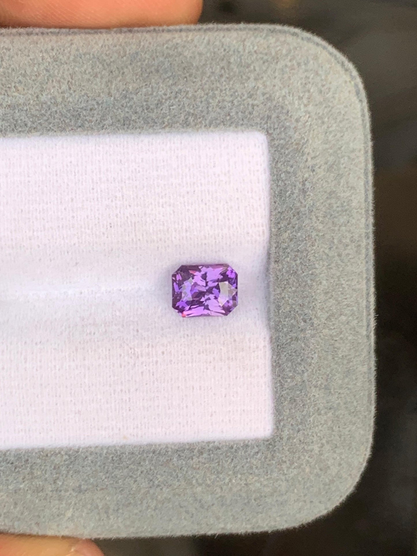 Saphir violet du Sri Lanka