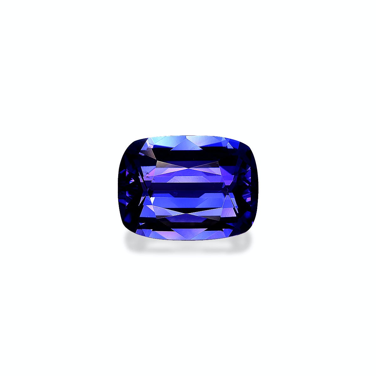 Une Tanzanite rectangulaire facettée · 7,25 ct par Bonnot Paris, affichant une teinte bleu profond et violette sur un fond blanc uni.