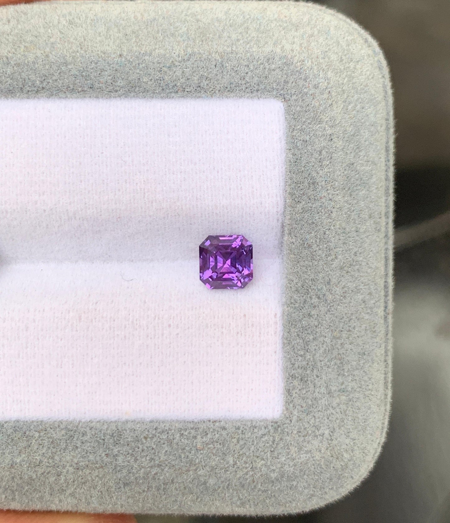 Violet Sapphire Emerald 1,04ct photo 2
