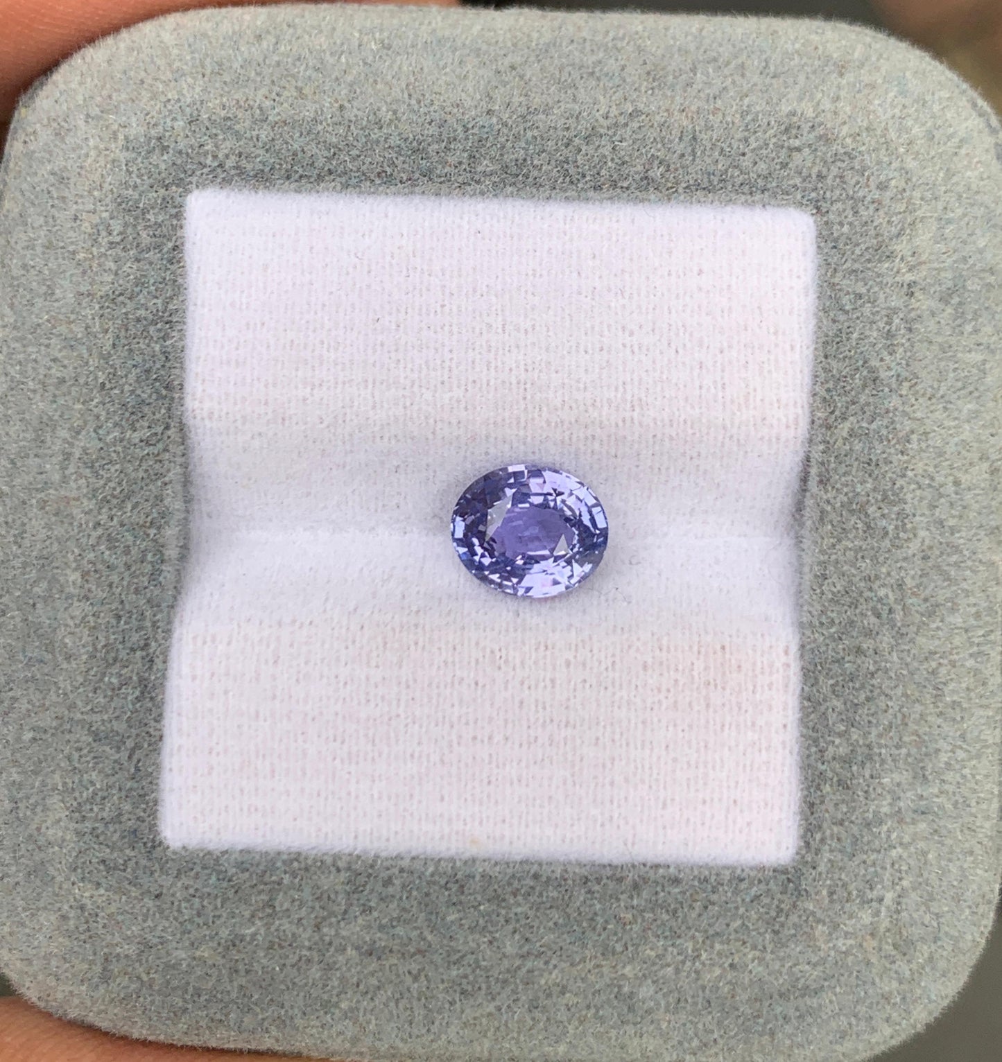 saphir-violet-ovale-2-00ct-photo-1-photo-2
