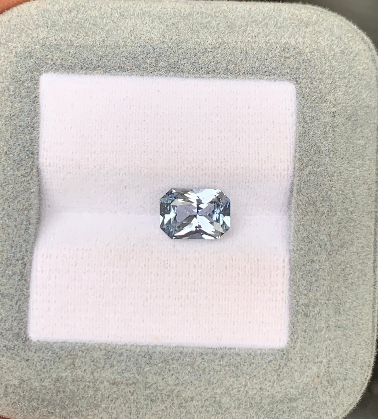 saphir-gris-radiant-2-02ct-photo-2