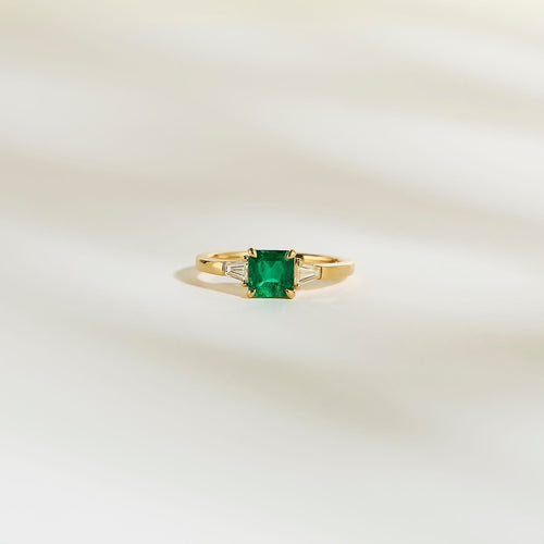 Bague de fiançailles avec émeraude