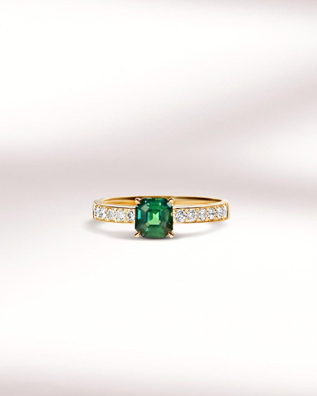 Bague de fiançailles avec saphir teal
