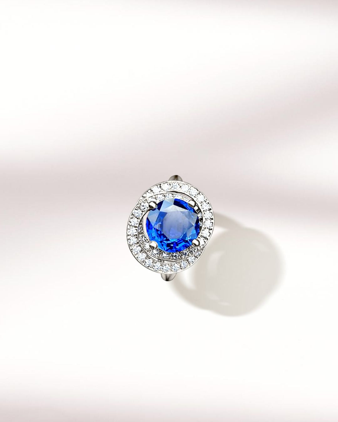 Bague d'anniversaire de mariage avec saphir bleu