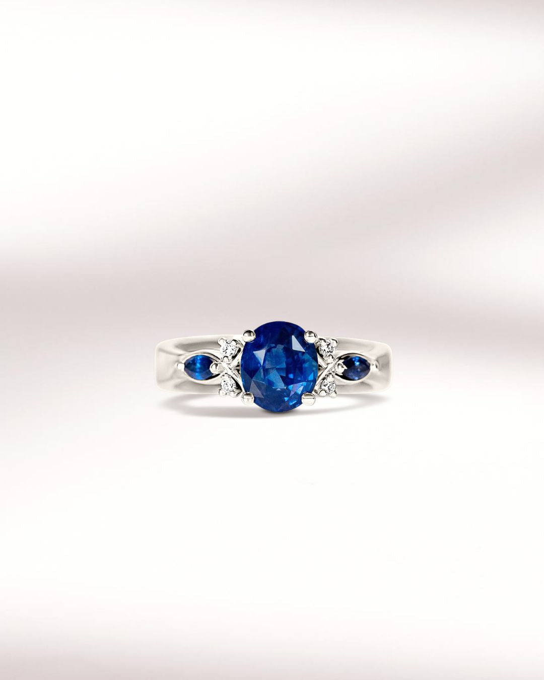 Bague de fiançailles avec saphir bleu