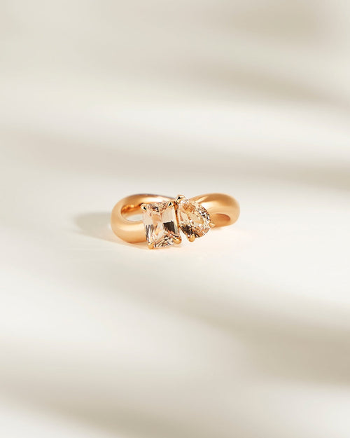 Bague de fiançailles avec saphirs pêche