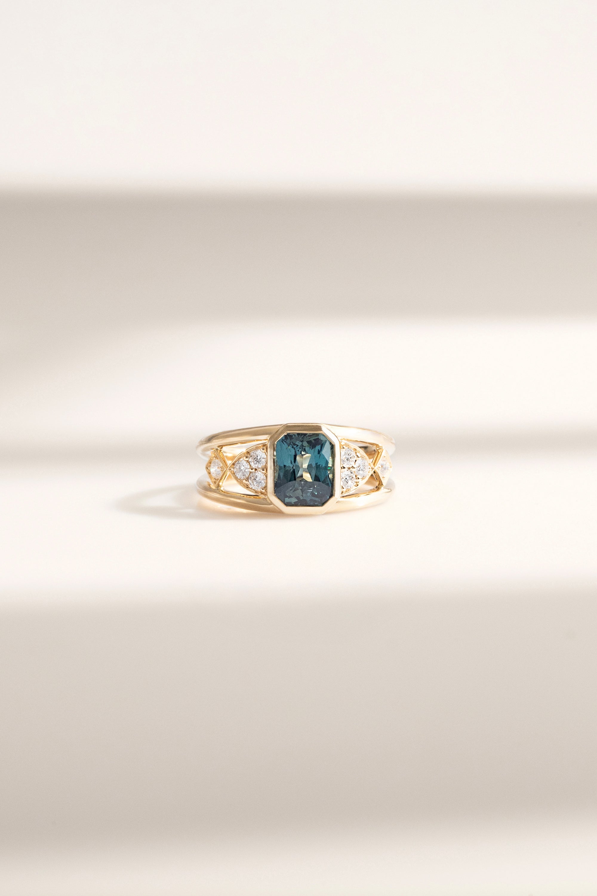 Bague plaisir avec saphir teal