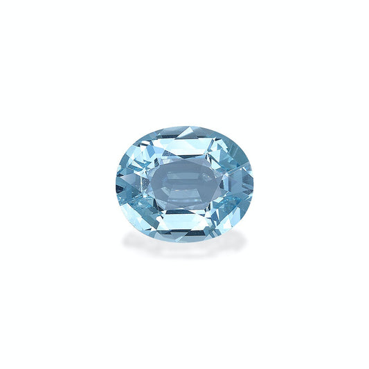 Une Aigue-Marine taille ovale de 5,58 ct de Bonnot Paris scintille sur un fond blanc uni, ses facettes reflétant la lumière pour mettre en valeur la clarté et l'élégance de la pierre.