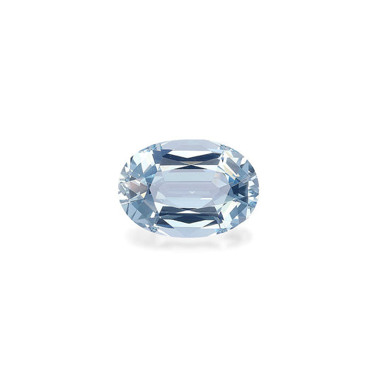 Cette Aigue-Marine Bonnot Paris, une pierre précieuse de forme ovale de 4,17 ct, brille en bleu clair sur un fond blanc, ses facettes reflétant magnifiquement la lumière pour un effet chatoyant.