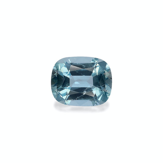 L'Aigue-Marine · 2,67ct de Bonnot Paris est une pierre précieuse bleue rectangulaire étincelante à la surface facettée, mettant en valeur l'élégance et la douceur à travers sa gamme de teintes bleues et de reflets lumineux sur un fond blanc uni.