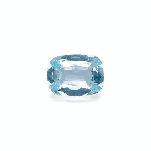 La pierre précieuse Bonnot Paris Aigue-Marine · 6,61 ct, une taille coussin bleu clair aux bords facettés, offre une apparence romantique car elle reflète magnifiquement la lumière sur un fond blanc uni.