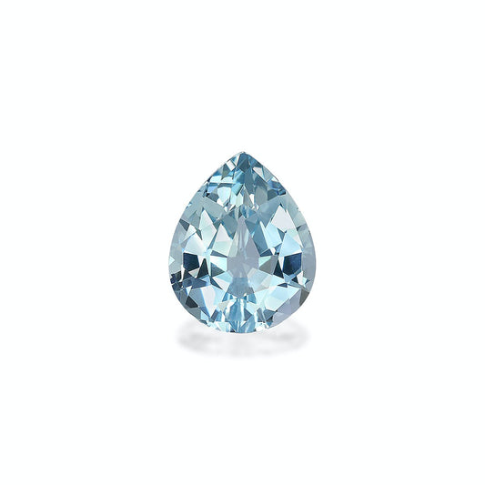 Une « Aigue-Marine » de 3,85 ct en forme de poire signée Bonnot Paris est présentée sur un fond clair et épuré. Ses facettes bleu clair scintillent, tandis que sa coupe polyvalente précise et sa surface polie rehaussent sa clarté et son éclat en réfléchissant magnifiquement la lumière.