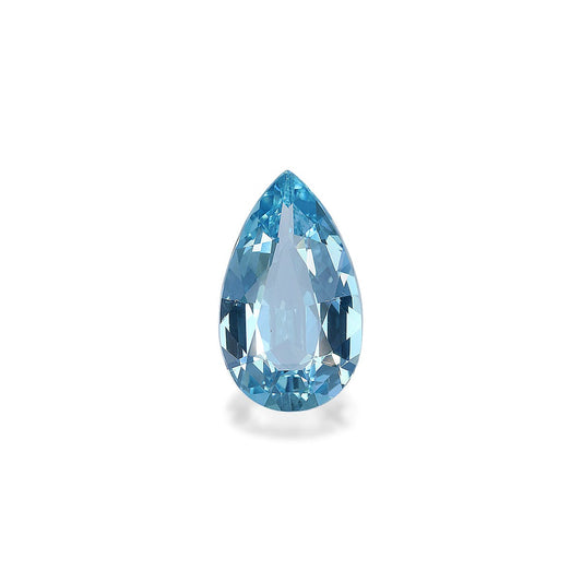 L'Aigue-Marine de Bonnot Paris, une pierre précieuse bleue en forme de poire de 6,25 carats, est élégamment mise en valeur sur un fond blanc, soulignant sa surface facettée étincelante et sa silhouette gracieuse.