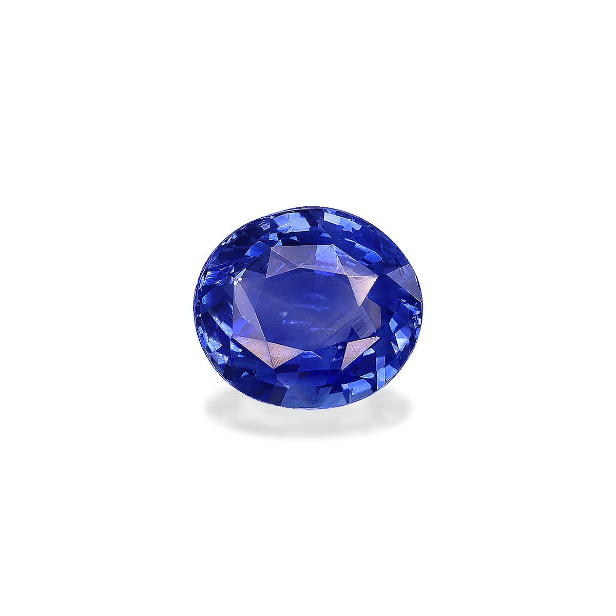 Le Saphir Bleu · 2,27ct de Bonnot Paris est une pierre précieuse bleue de forme ovale à facettes, reposant sur une surface claire et projetant une ombre subtile en dessous.