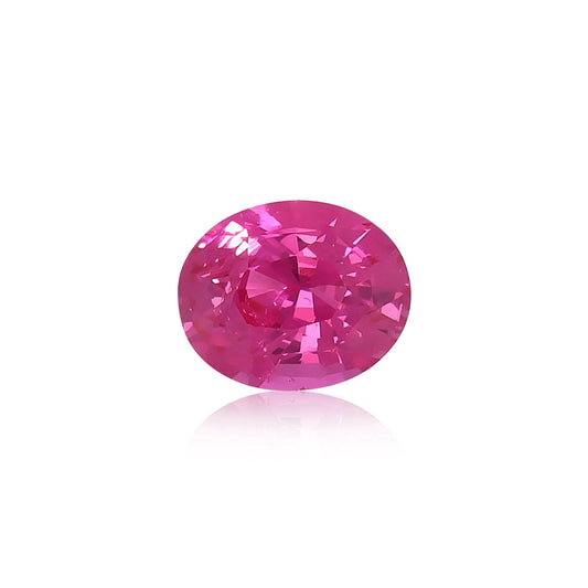 Le Spinelle Mahenge (2,07 ct) de Nascendi Paris est une pierre précieuse ovale rose vibrante aux multiples facettes qui reflètent brillamment la lumière sur un fond blanc uni, capturant un éclat enchanteur unique à tous ceux qui le contemplent.
