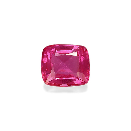 Le Saphir Rose, une pierre précieuse rose foncé de 1,55 ct de Bonnot Paris, a une taille carrée et une apparence légèrement transparente qui met magnifiquement en valeur ses facettes car elle reflète la lumière sur un fond blanc uni.