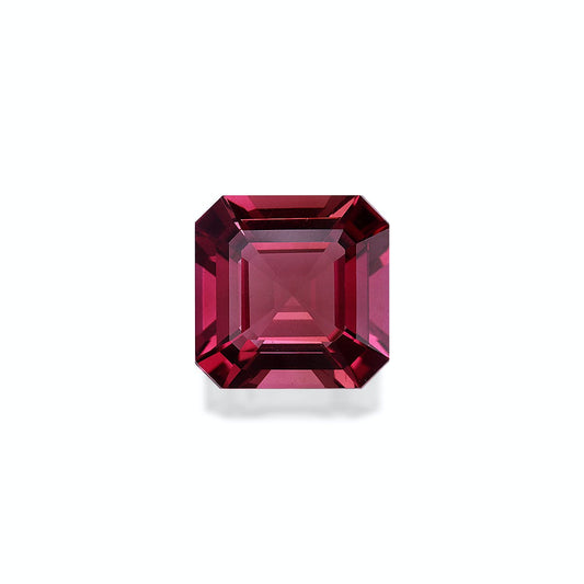 Une pierre précieuse Tourmaline Rose marron foncé de taille carrée de Bonnot Paris, 6,58 ct avec des bords biseautés, sertie sur un fond blanc uni.