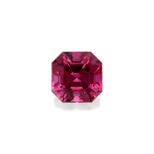 La Tourmaline Rose facettée de 6,79 ct de Bonnot Paris présente une forme octogonale et une teinte rose intense. Elle se détache sur un fond blanc uni, accentuant sa couleur riche et son design complexe.
