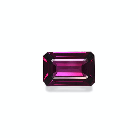 Une Grenat Umbalite taille émeraude vibrante · 2,66 ct de Bonnot Paris aux facettes nettes projette des reflets subtils sur un fond gris clair, affichant en évidence sa forme géométrique et sa riche couleur magenta profond.