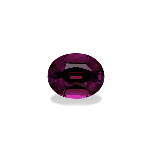 Le Grenat Umbalite, une pierre précieuse ovale de 4,06 ct de Bonnot Paris, est présenté sur un fond blanc uni avec de multiples facettes qui amplifient sa brillance et son éclat violet profond, projetant une ombre douce en dessous.