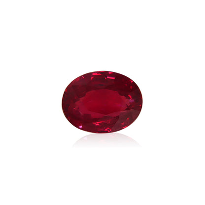 Le Rubis du Mozambique Bonnot Paris · 1,52 ct présente une pierre précieuse ovale rouge vif avec des facettes complexes qui reflètent brillamment la lumière sur un fond blanc uni.
