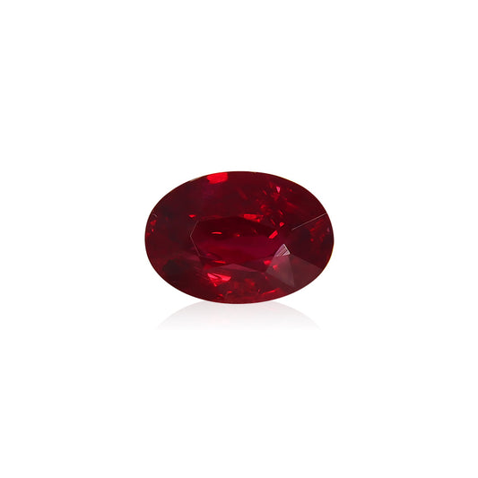 Le Rubis du Mozambique · 1,01 ct de Bonnot Paris est une pierre précieuse de forme ovale, d'un rouge profond, mise en valeur sur un fond blanc, présentant une surface lisse et une brillance réfléchissante.