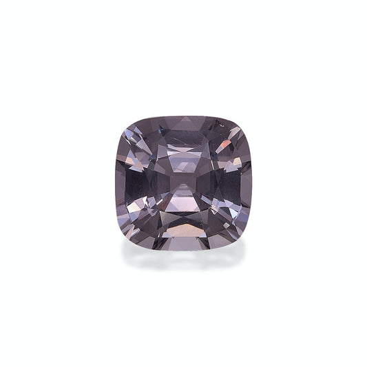 La Spinelle Gris Bonnot Paris, une pierre précieuse violette taille coussin de 3,31 ct aux multiples facettes, est présentée sur un fond gris clair, soulignant sa brillance et sa clarté.