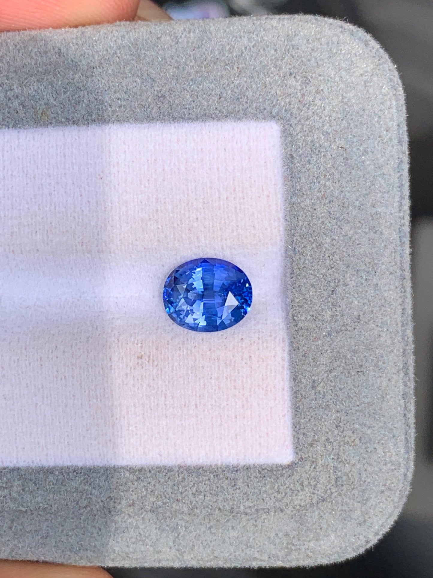 Saphir bleu de 2.40ct