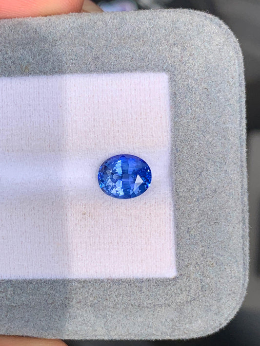 Saphir bleu de 2.40ct