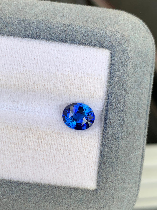 Saphir bleu intense