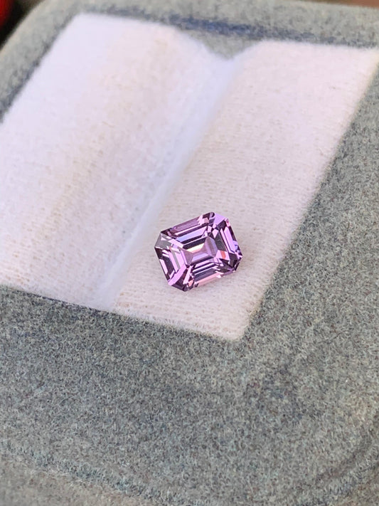 Saphir violet du Sri Lanka