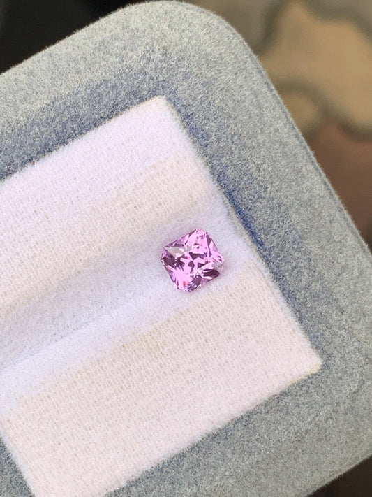 Saphir violet du Sri Lanka
