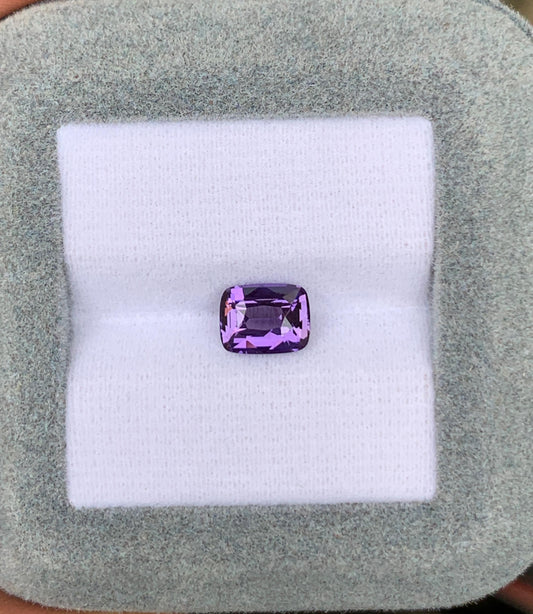 Saphir violet de Madagascar
