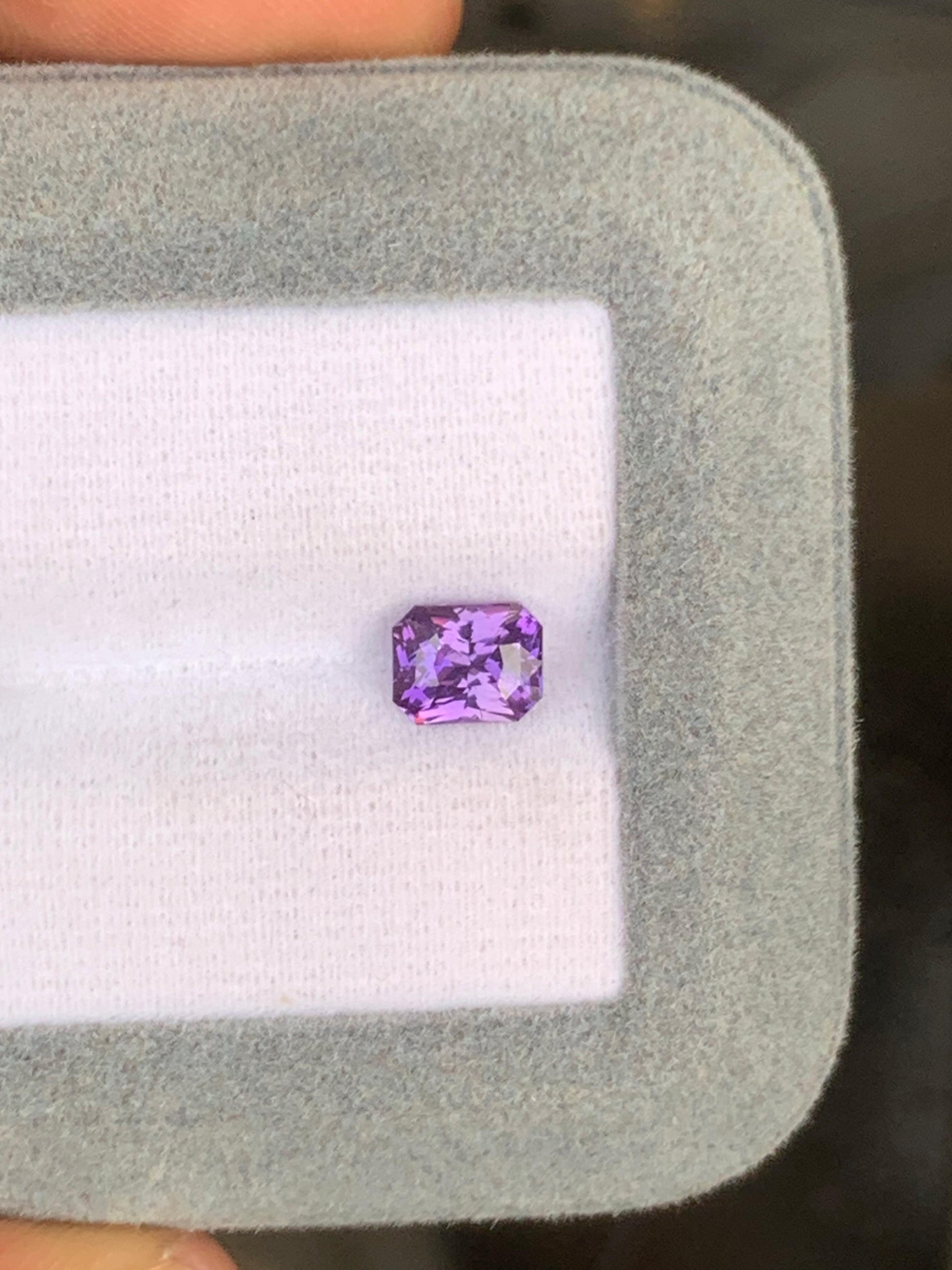 Saphir violet du Sri Lanka